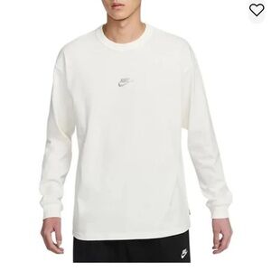 Nike Sportswear Size medium Premium Essentials Men's Long-Sleeve T-Shirt